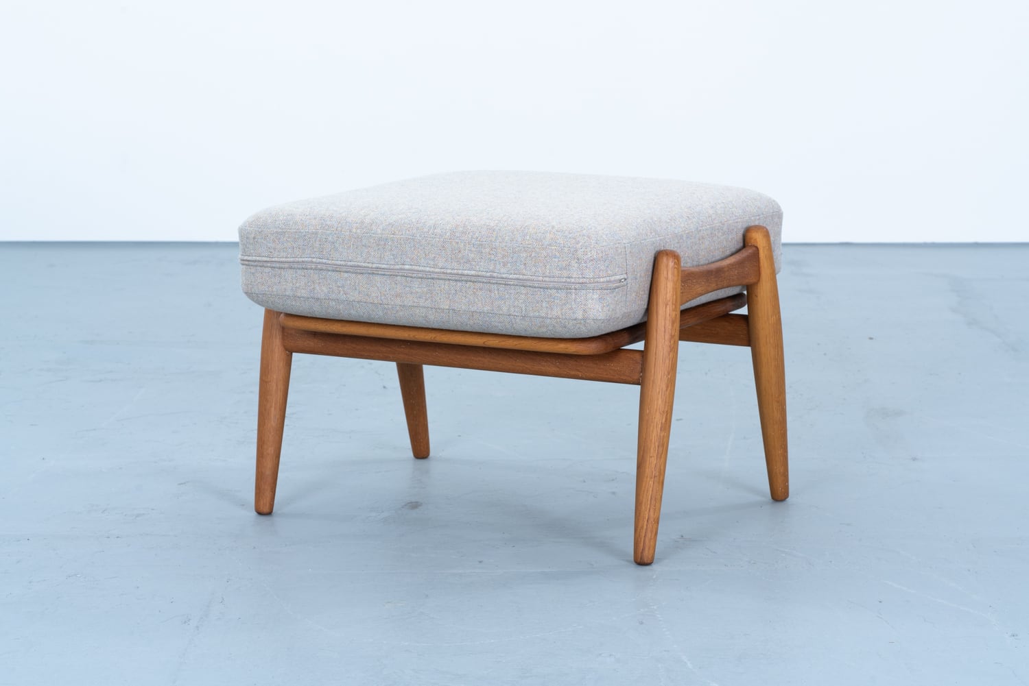 Hans J Wegner | GE240 easy chair & GE240S ottoman set | kaikki