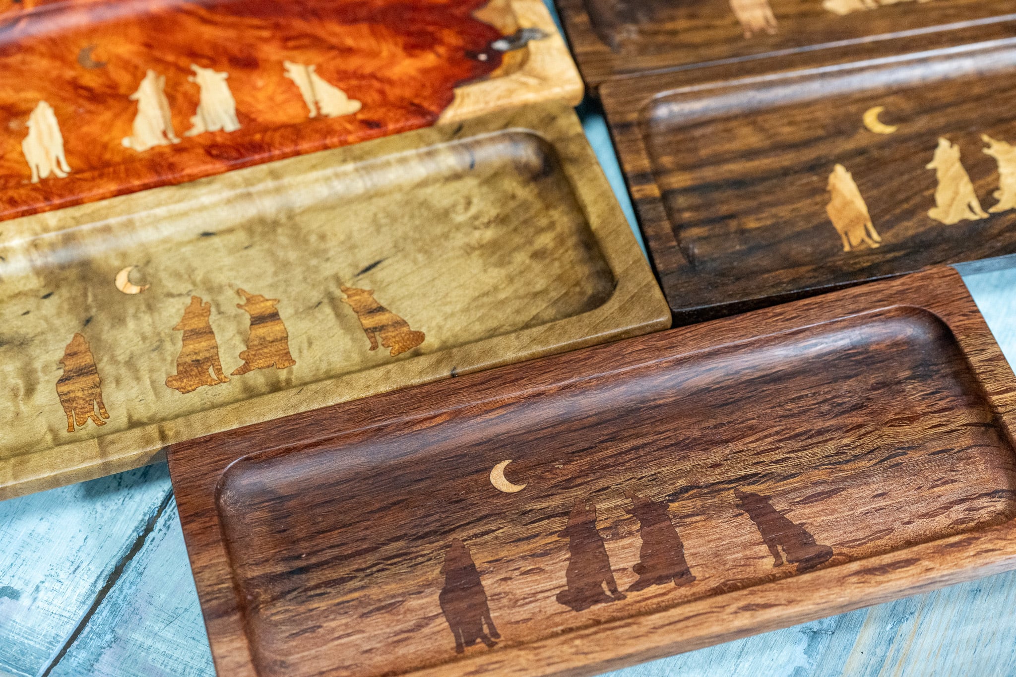 朱色の銘木】 本花梨瘤杢 紅白 ペントレイ 象嵌 月に吠える | 木軸ペン