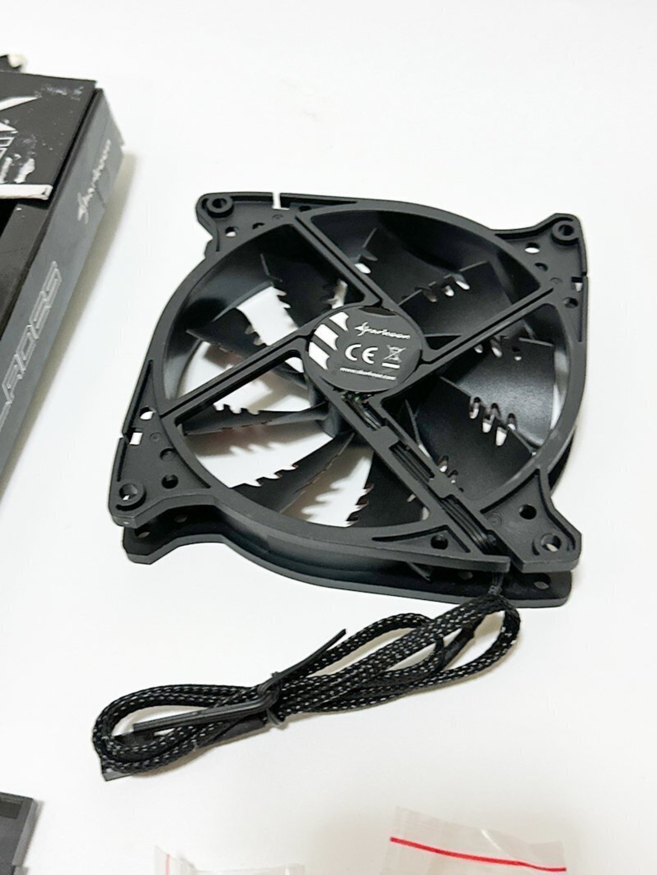 Sharkoon シャークーン SharkBlades Red SHA-SHBLADES-RD セカンドファン 12cm角 パソコン 冷却 クーラー パーツ 廃盤