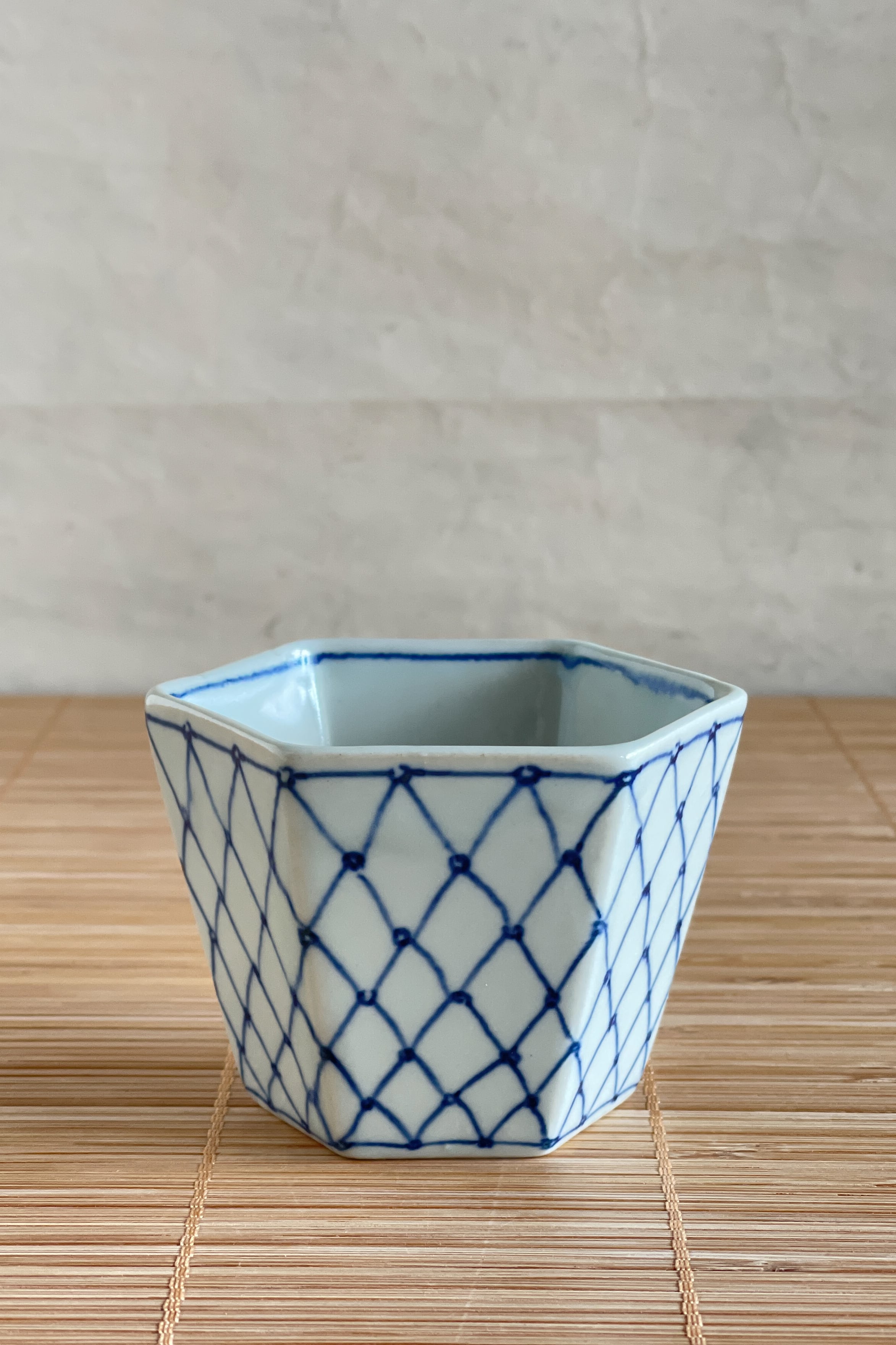染付六角蕎麦猪口 大江憲一 作 ON2509_26b | web-shop MITATE