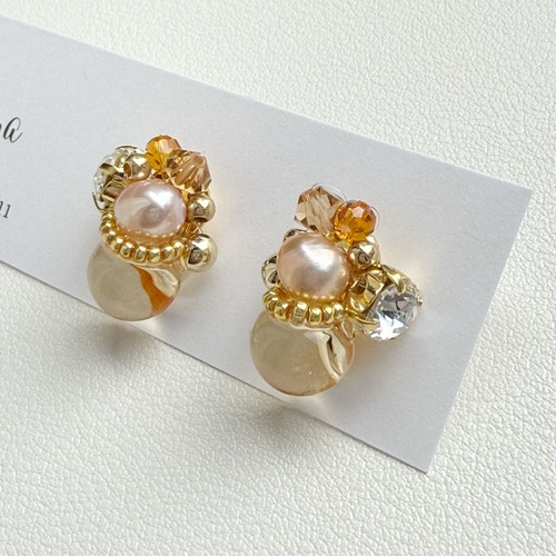 淡水パールのビジューピアス　ベージュ