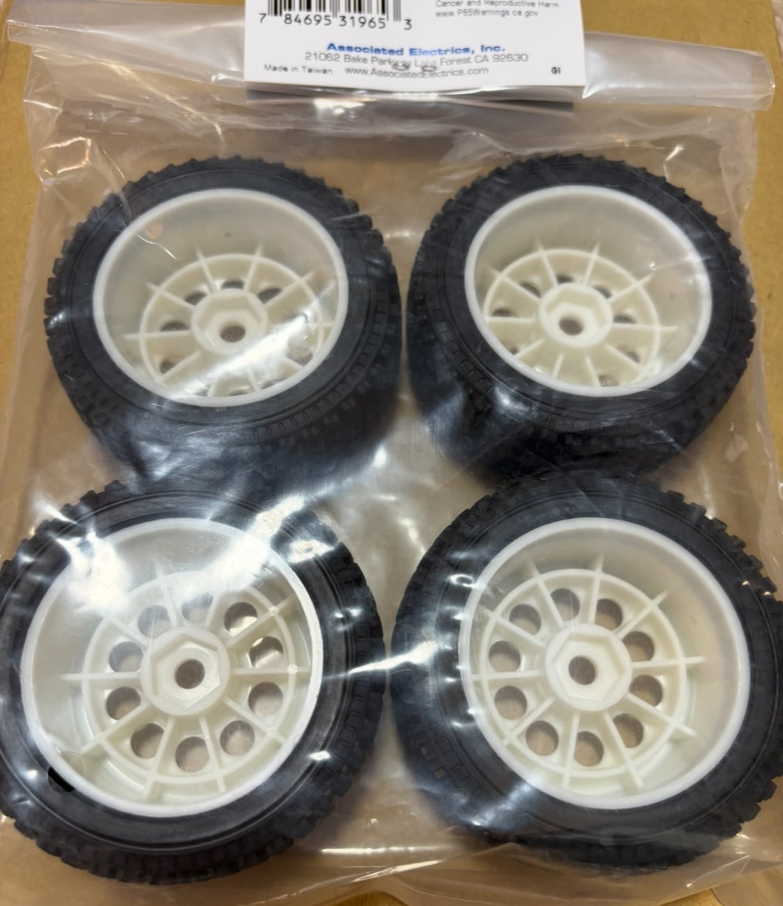 ASSOCIATED AS31965 ホイール＆タイヤ＆インナーフォームセット【RC10
