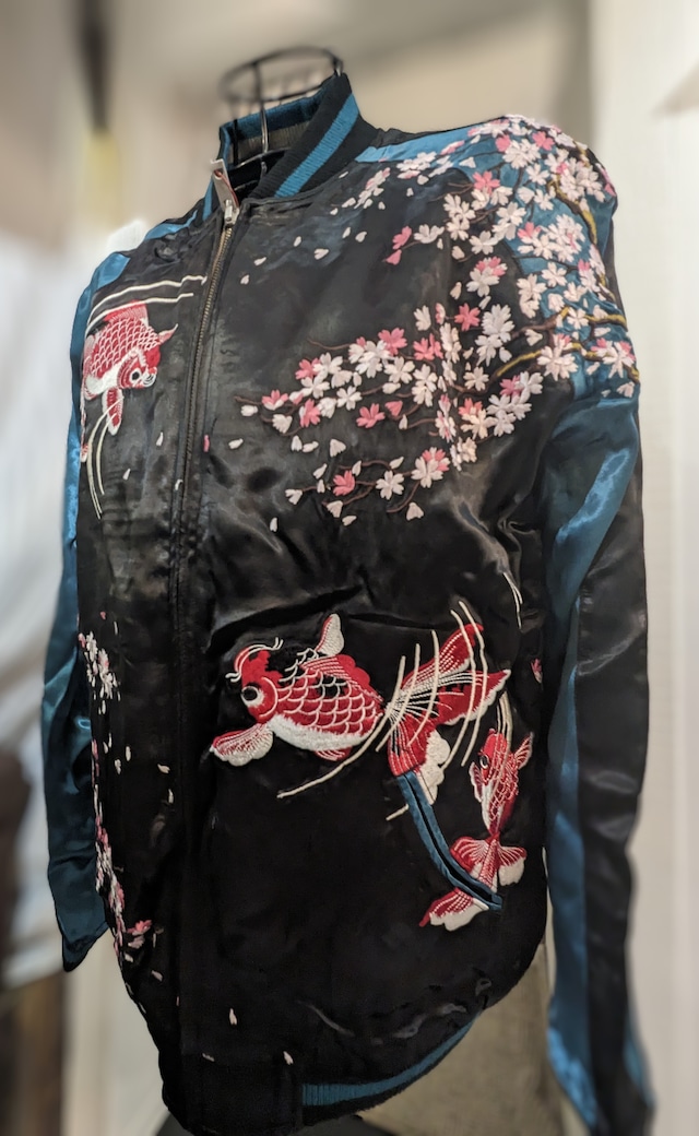 SKJ-004　桜と金魚 刺繍スカジャン  ブラック  XL