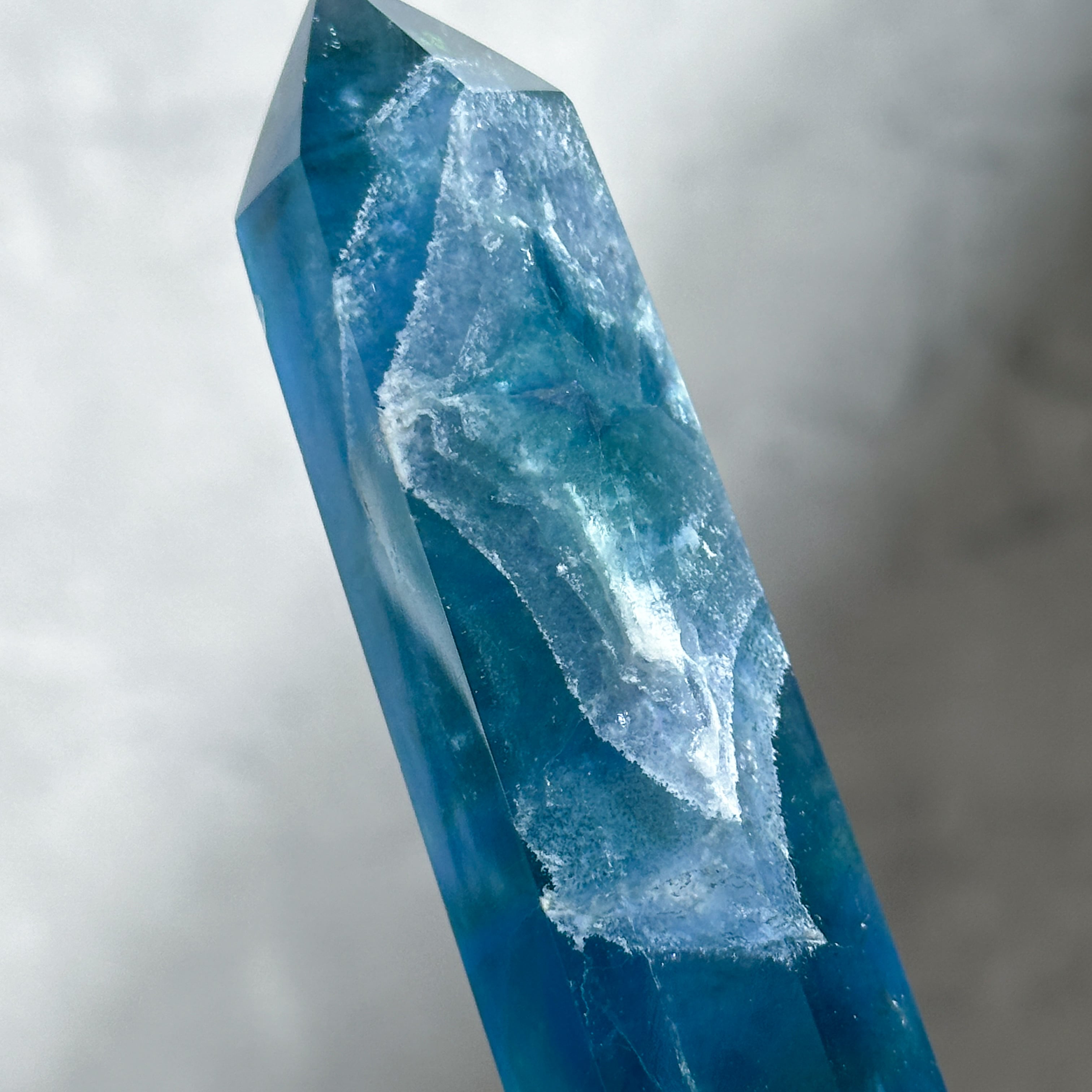 ブルー、グリーンフローライト タワー型91◇ Rainbow Fluorite