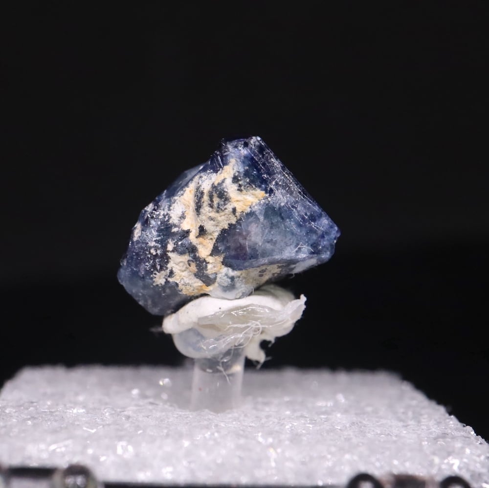 ベニトアイト ベニト石 ケース入り 結晶 BN219 鉱物 標本 天然石 原石