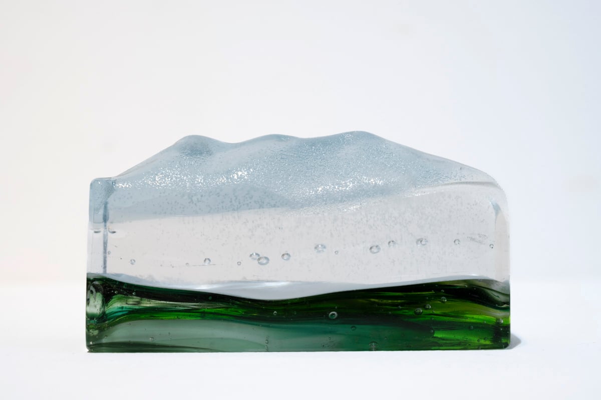 ガラス駒「ヤマナミ」　輪島 明子 作