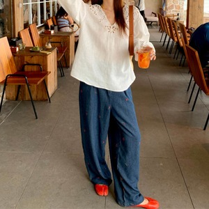 wide-leg embroidered denim pants J00173