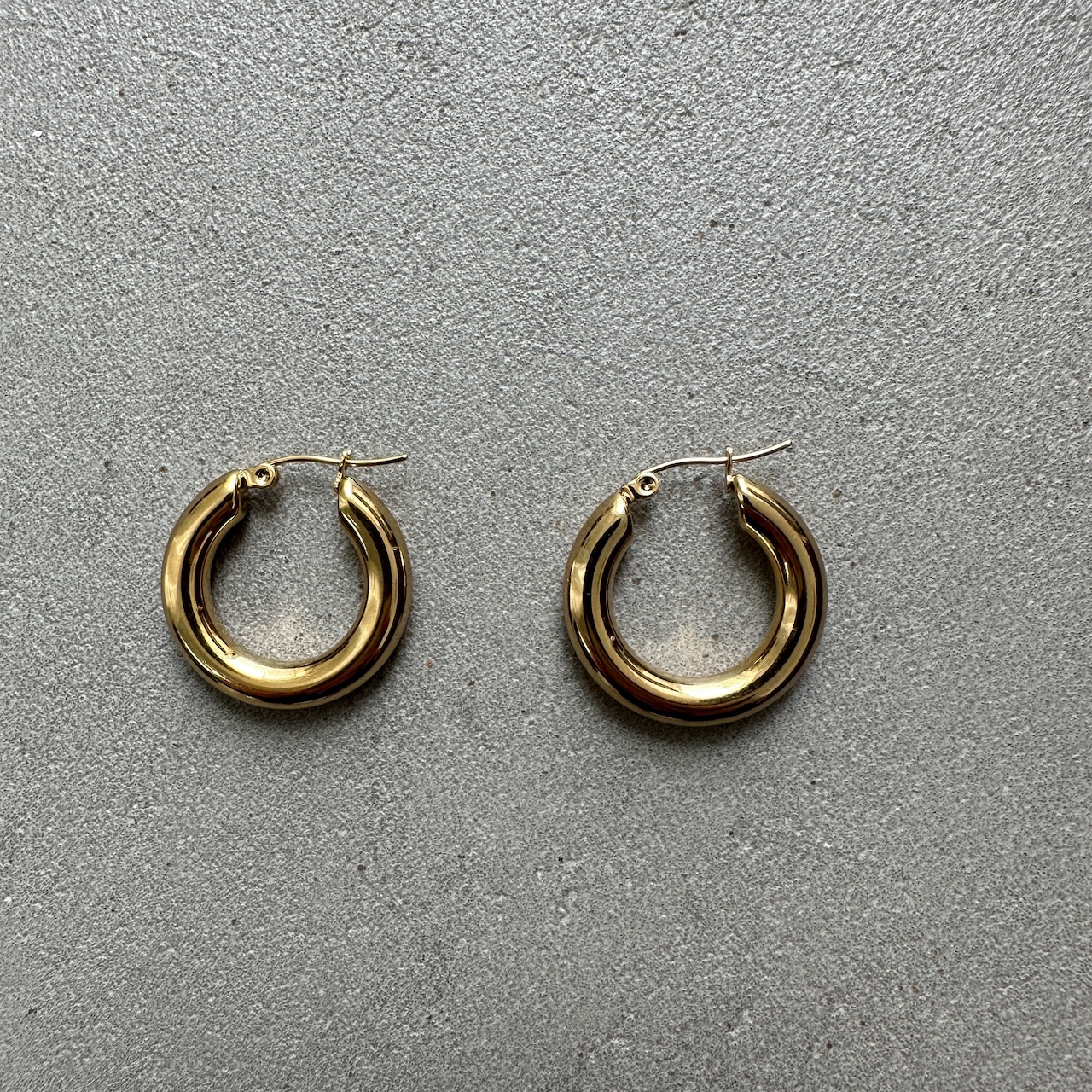 chubby hoop pierce/gold