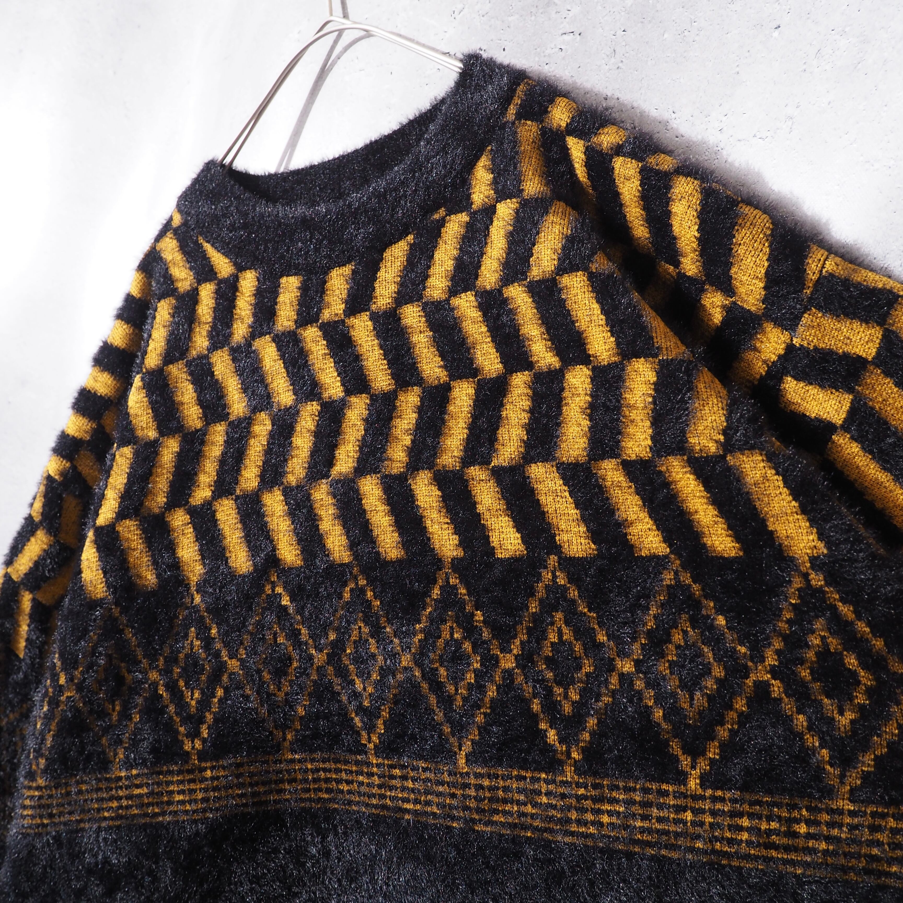 ” Unknown ” Geometric all Over Mohair - like Over silhouette knit