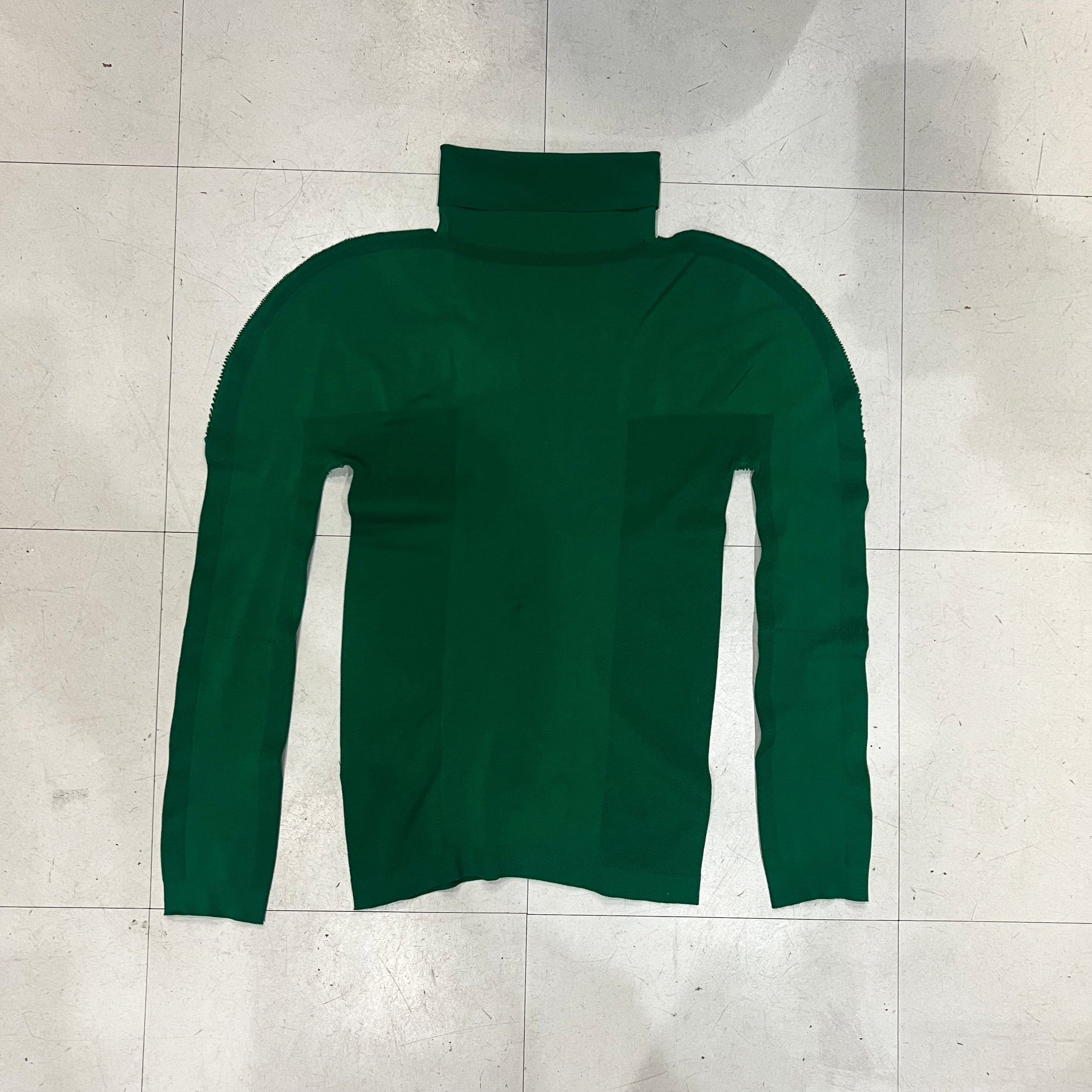 me ISSEY MIYAKE ミーイッセイミヤケ タートルトップ グリーン系 【中 