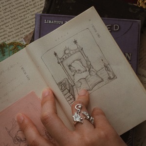 White lily silver ring