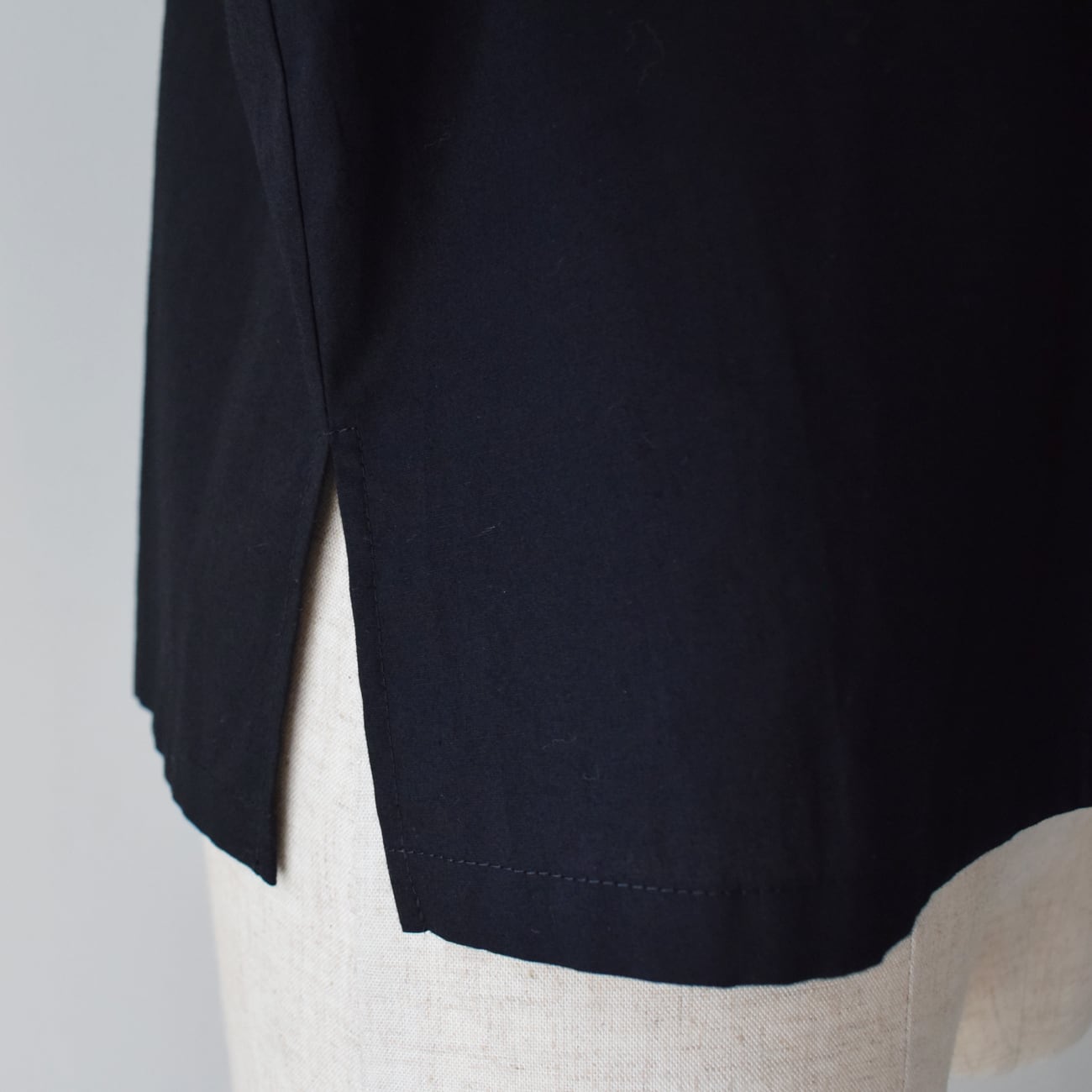 コットン100％ 大襟シャツブラウス：黒［TO19LSBK］ | skep-online shop