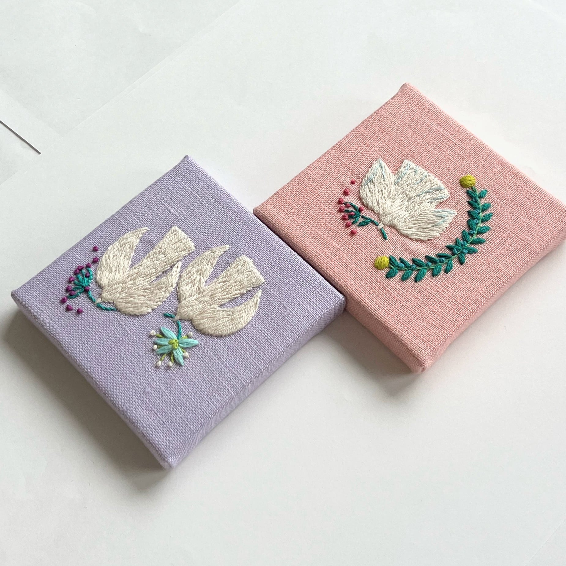 北欧風ことりと草花の刺繍パネル【hokuo】#245 | j.couture