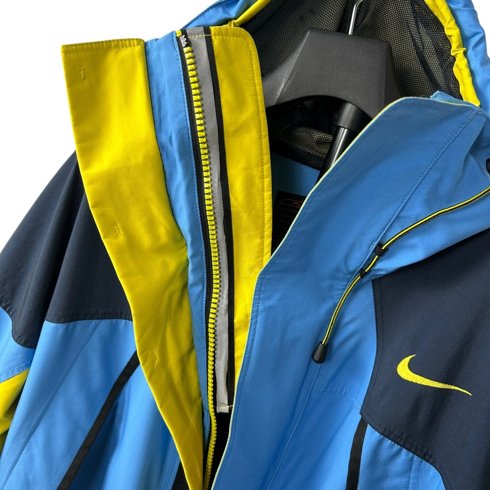 NIKE ACG STORM-FIT NYLON SHELL JACKET SIZE M | Flip N' Merch