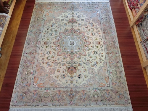ペルシャ絨毯　手織り  タブリーズ産【リビングサイズ】1492