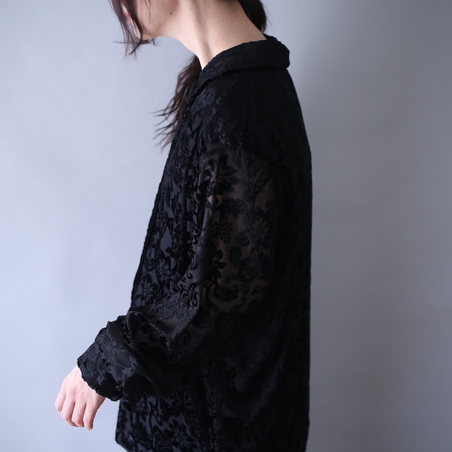loose silhouette black velours flower pattern open collar see-through shirt