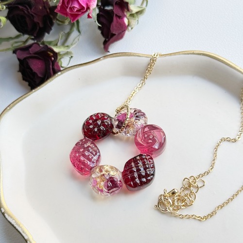 本物のお花を使ったフラワードロップリースのネックレス　ブローチ・キーホルダー変更可能　ローズ　薔薇