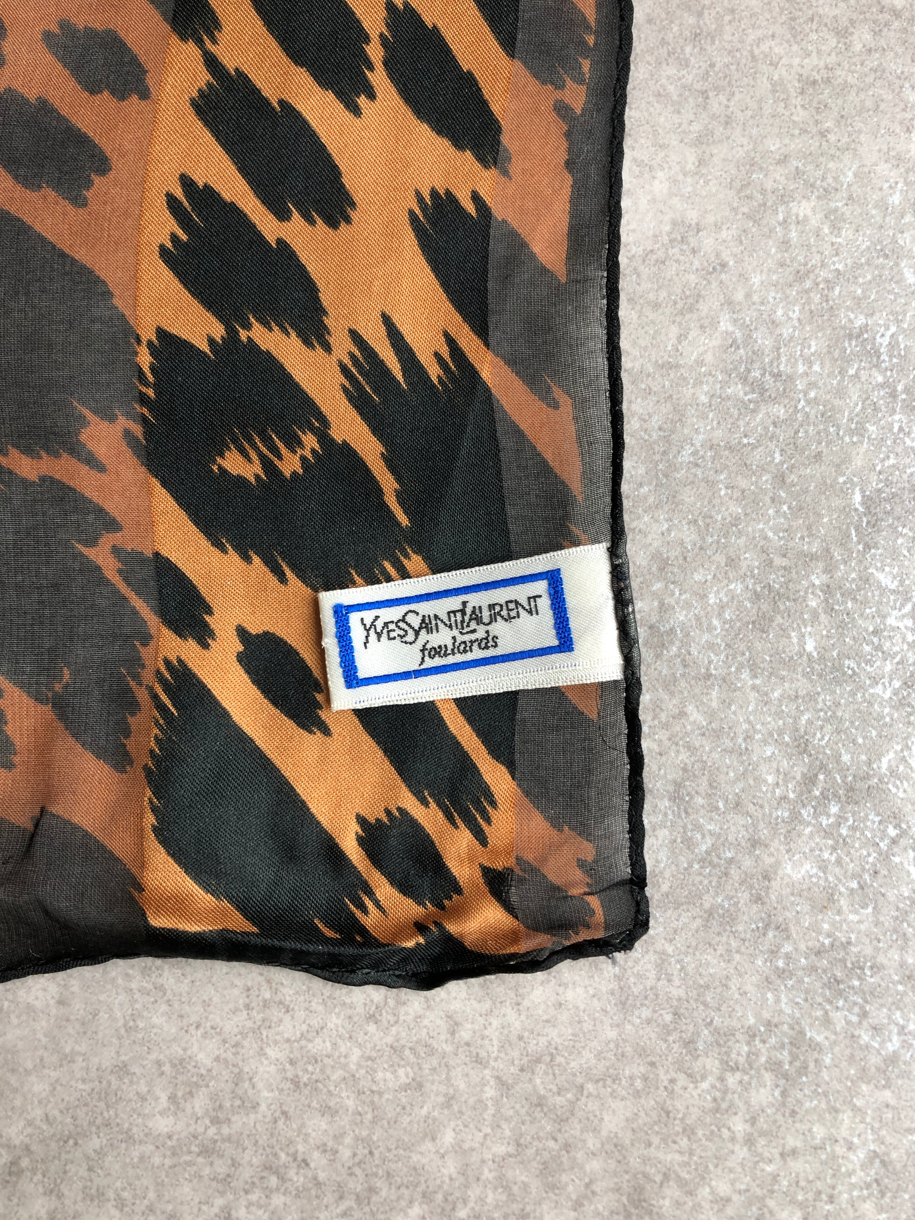 SAINT LAURENT レオパード スカーフ Yves Saint Laurent イヴ・サンローラン レオパード スカーフ ブラック