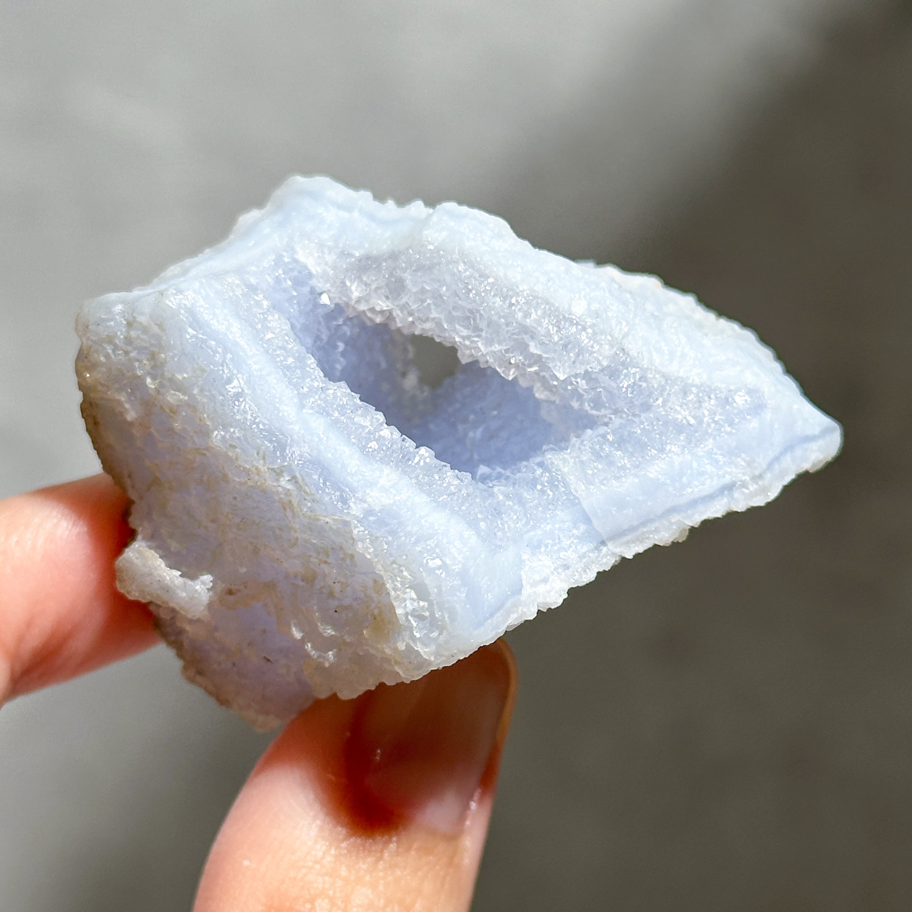 オケナイト モルデナイト ブルーカルセドニー 原石 鉱物標本 325