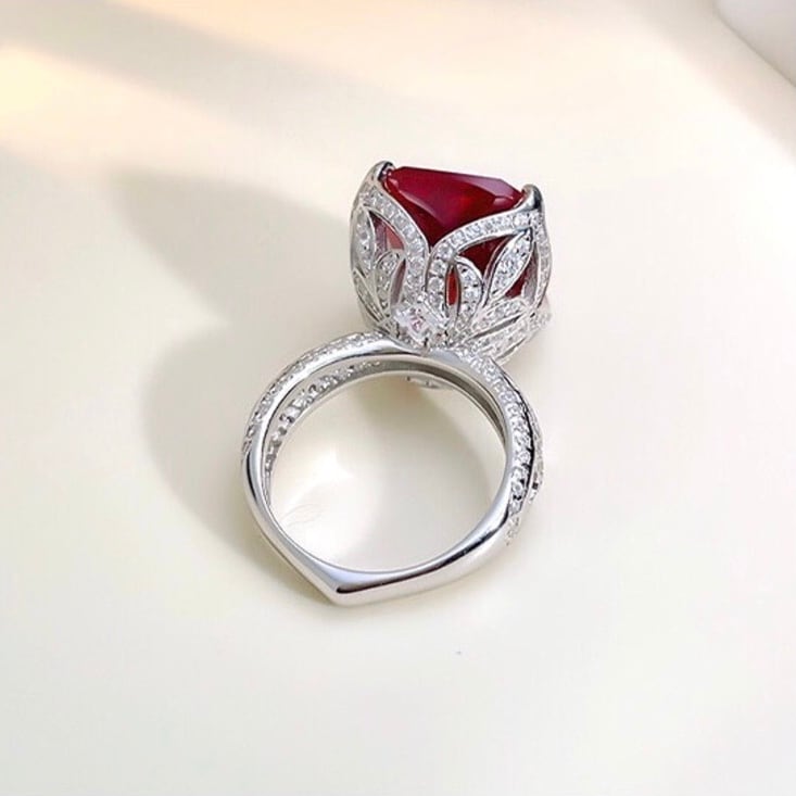 19カラット 人工ルビー 高炭素ダイヤモンド キラキラ ゴージャス