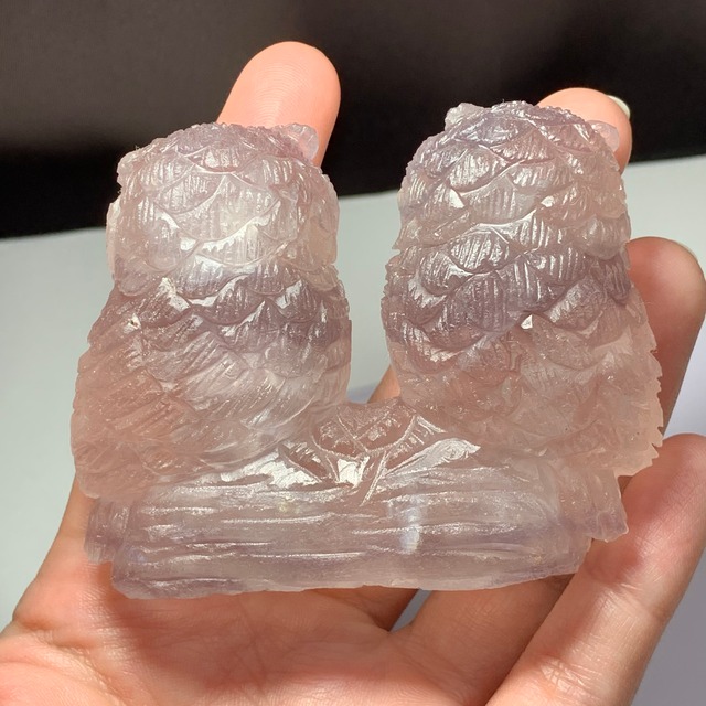 福を呼ぶ✩ピンクがかる色合い♪フローライトフクロウ置物