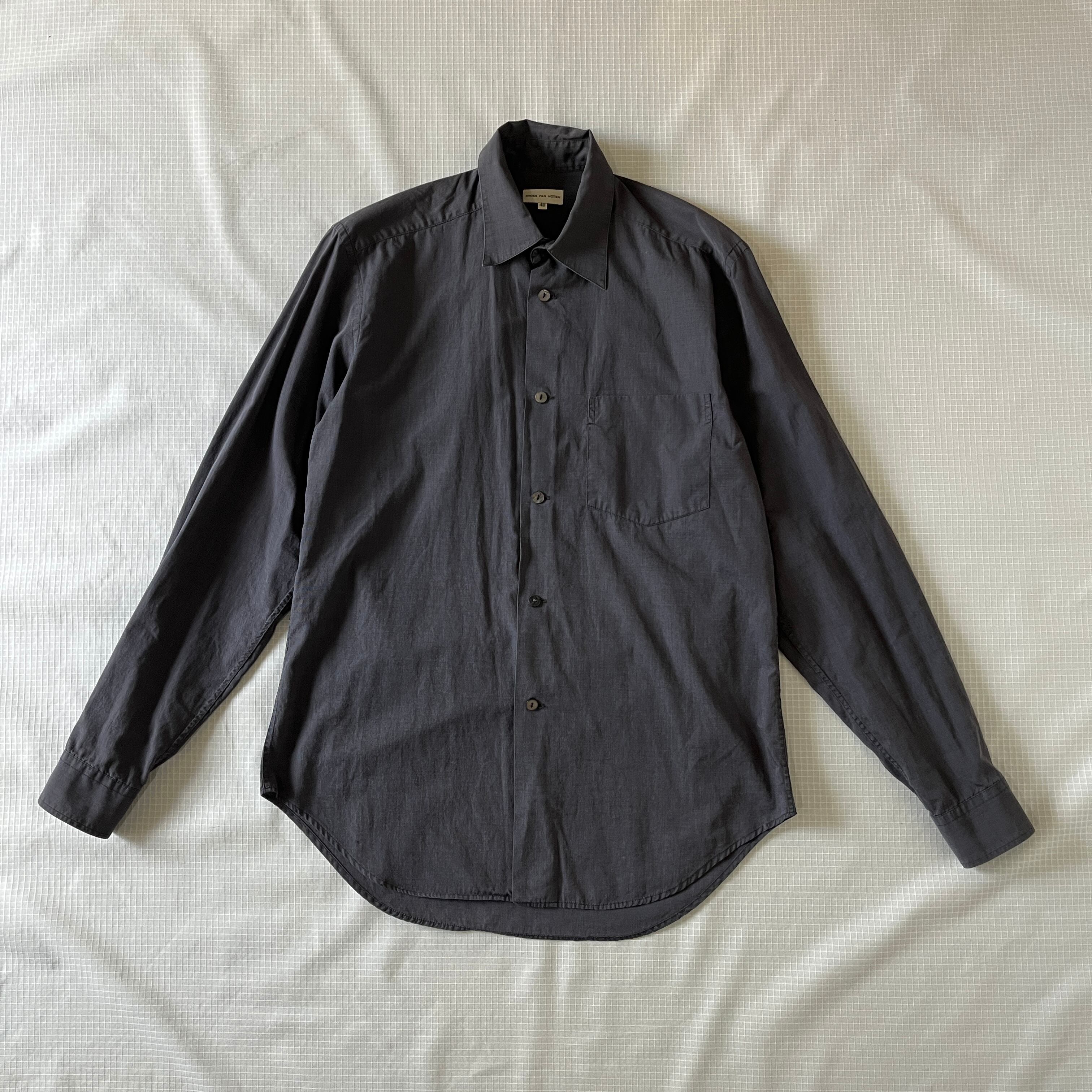 【名作】DRIES VAN NOTEN 貝ボタン シャツ 46 ブラックグレー 名作】DRIES VAN NOTEN 貝ボタン シャツ 46 ブラックグレー 【公式通販】