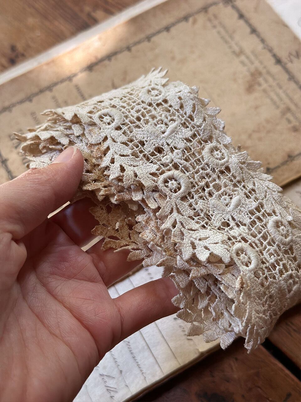 草花モチーフ レース | Brocante de La Cocotte （フランス