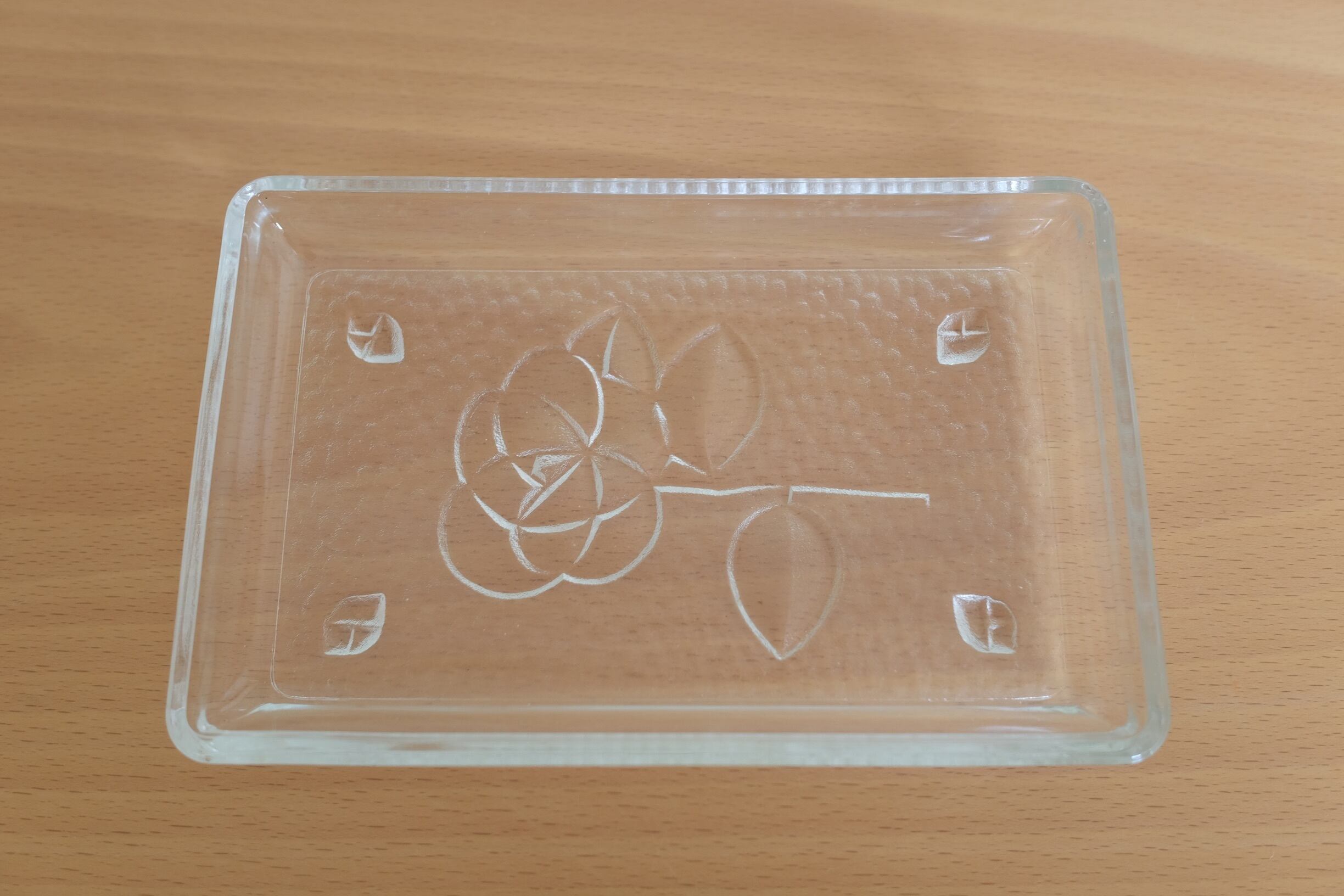 資生堂 化粧皿（ガラス製）ノベルティ　花椿柄　箱入り未使用品