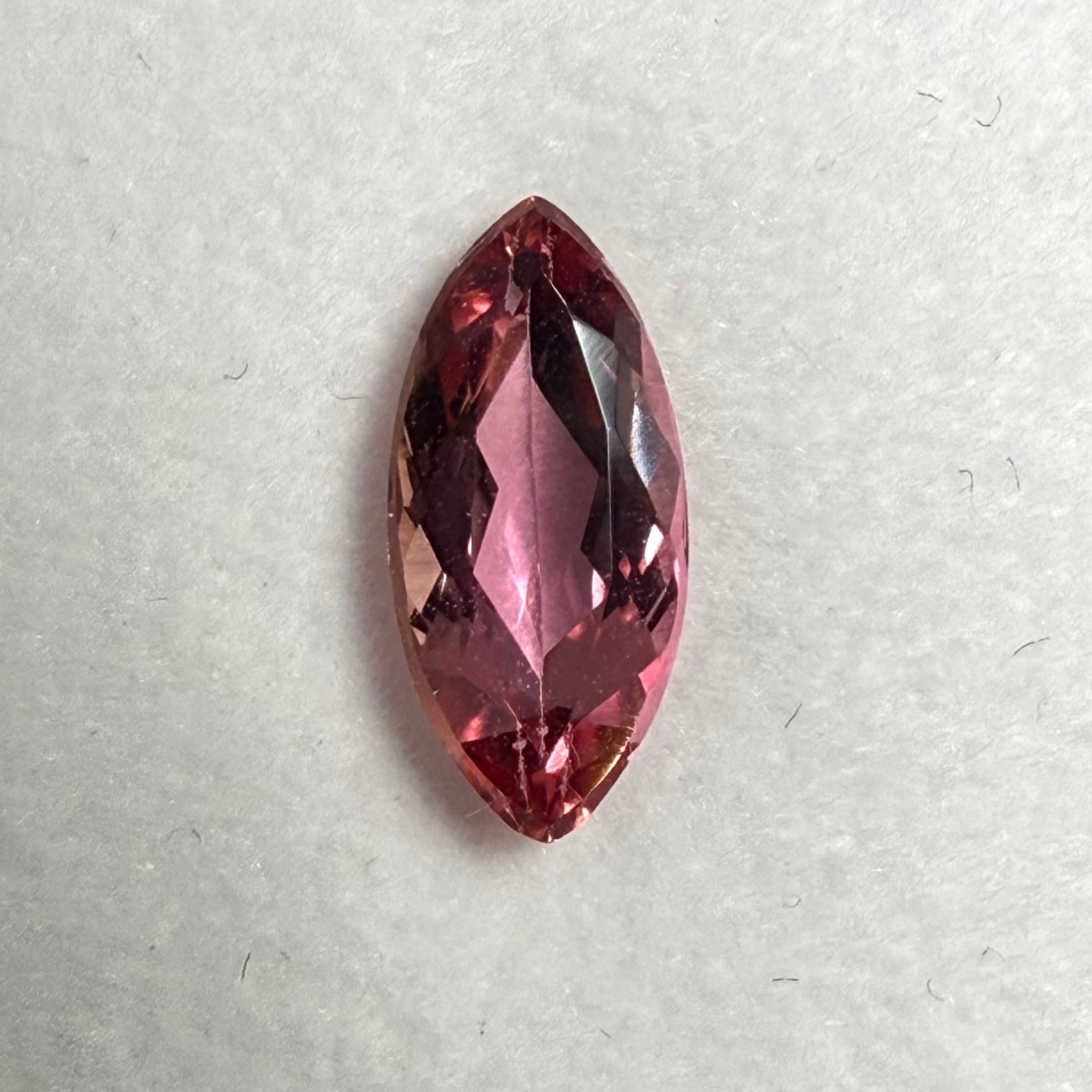 希少なシェリーカラーのインペリアルトパーズ