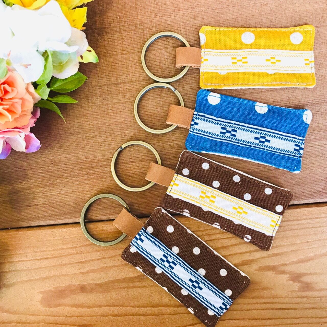 名称 特定の場所 キーホルダー3 事務所のかぎ ロッカーのかぎ 倉庫のかぎ 会社のかぎ 店長のかぎ 社長のかぎ 持ち出し禁止 もとの場所に戻す 紛失禁止 Maruhira 丸平おみやげ店 石垣島 ハンドメイドの名前キーホルダーやミンサーテープのお店