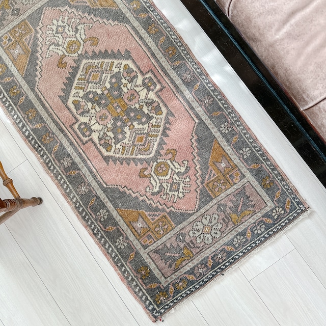 トルコ ヴィンテージラグ TR26 | クルシェヒル | 50cm × 105cm