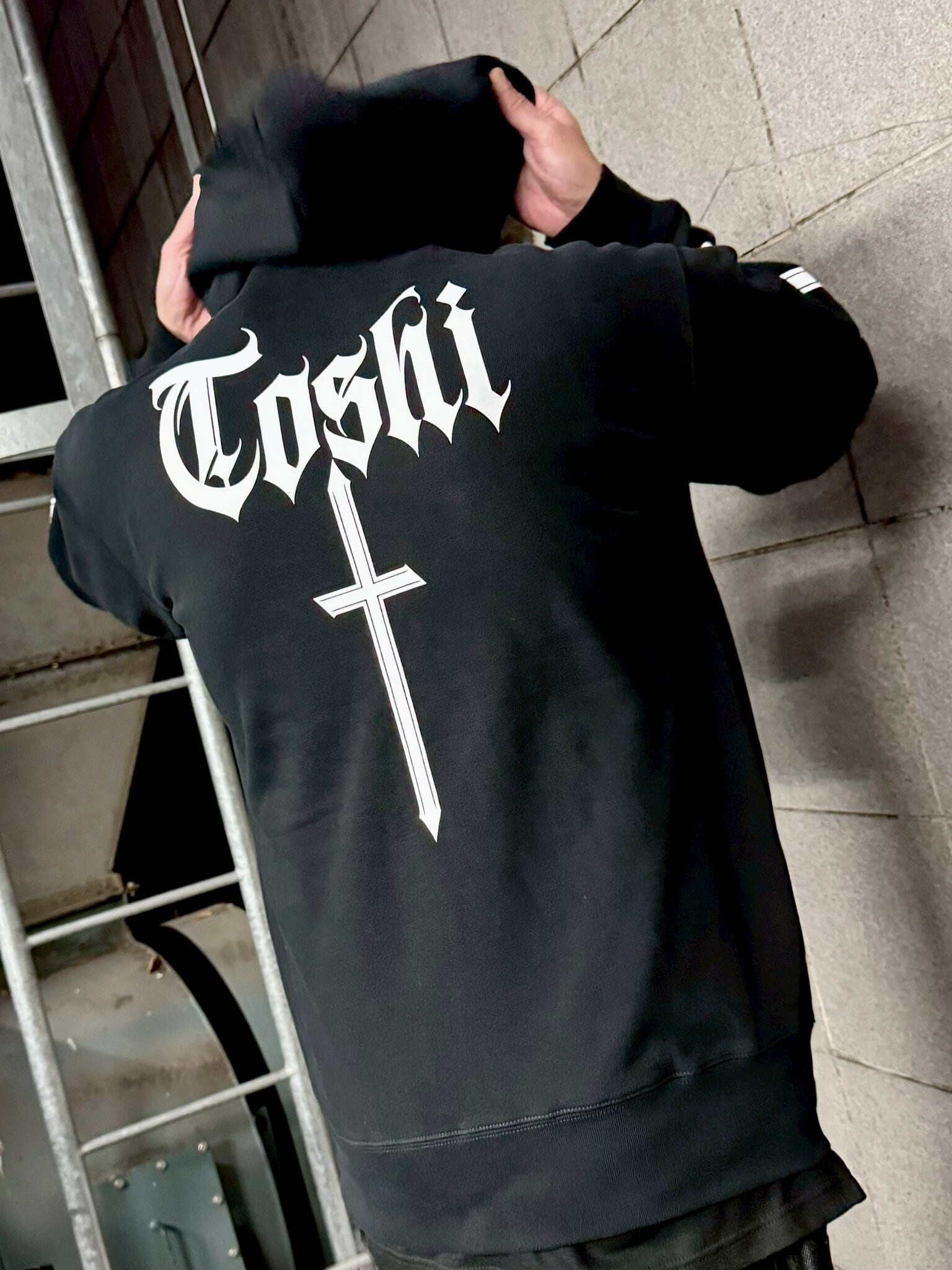 Toshi | ZOESTYLES