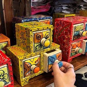 India Blue Pottery Mini 3-Drawer Unit　インド　ブルーポタリ3ドロワーチェスト　凸型　イエロー　全2種　引き出し　置物　玄関収納　メヘンディアート　鍵入れ　印鑑入れ　ハンドメイド