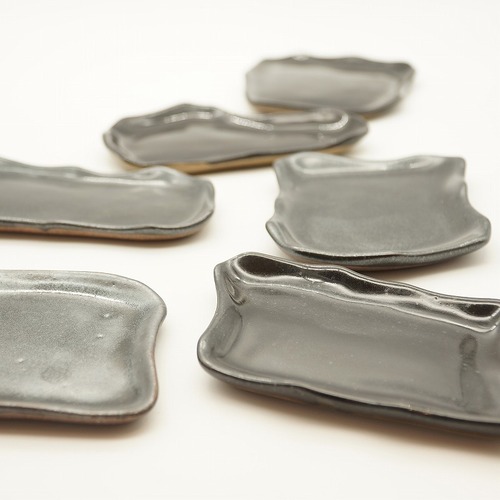 触媒石鉱の皿　色付き【琉球焼 丸勇陶房】