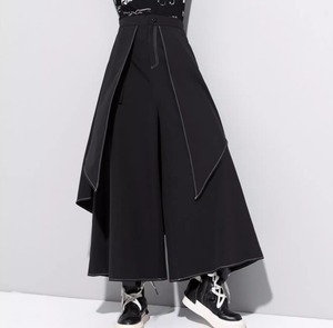 レディース パンツ ボトムス ワイドパンツ ロング ワイド 重ね着風 ハイウエスト ウエストゴム かわいい 大人可愛い カジュアル 上品 おしゃれ かっこいい こなれ感 個性的 クール モード系 エレガント 存在感 都会的 無地 春 秋 冬 ロングシーズン 学生 お出かけ イベント 女子会 休日 ショッピング コンサート ライブ カフェ 楽ちん 体型カバー 美脚 脚長 プチプラ 普段使い 着回し インスタ映え S M L XL 小さいサイズ 大きいサイズ ゆる 黒 ブラック ベーシックカラー 大人カラー