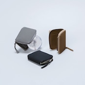 E R A. BUBBLE CALF ROUND PALM WALLET  L002