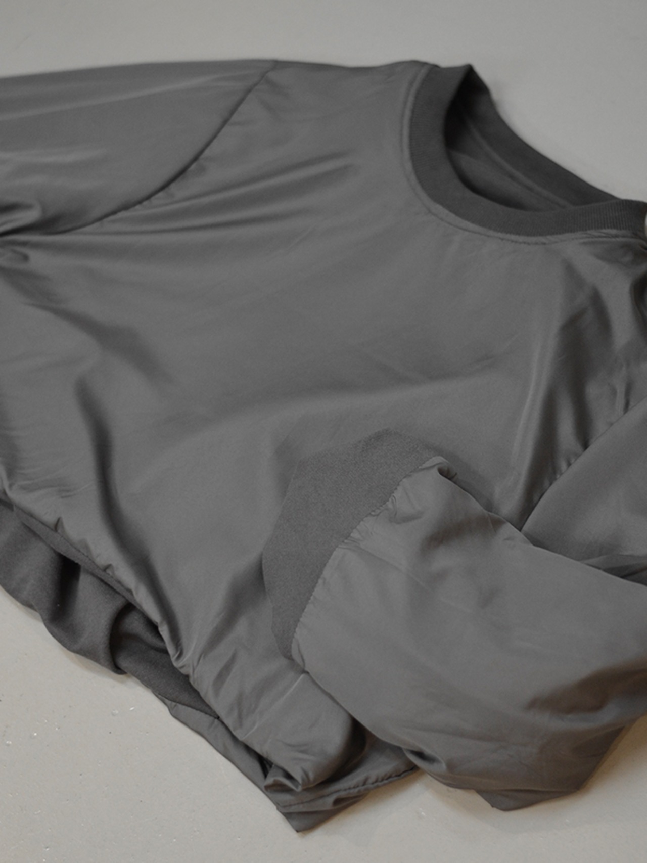 Gather Tuck Short Top / CHARCOAL - 1