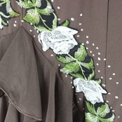 社交ダンス 衣装 スタンダード 上下セット ツーピース レッスンウェア パーティ衣装 ICHIOKU イチオク 茶色 ブラウン系 ラインストーン ホワイト系 グリーン系 フリル 伸縮性 温もり感 優雅 花模様 ゴムウエスト 高級感 肌触り 良好 洗濯可 デザイン性 ダンス用 衣料品 フォーマル ステージ衣装 イベント用 お洒落 おすすめ 人気 かっこいい コーディネート バランス感 オーダー製 シンプル 美しい