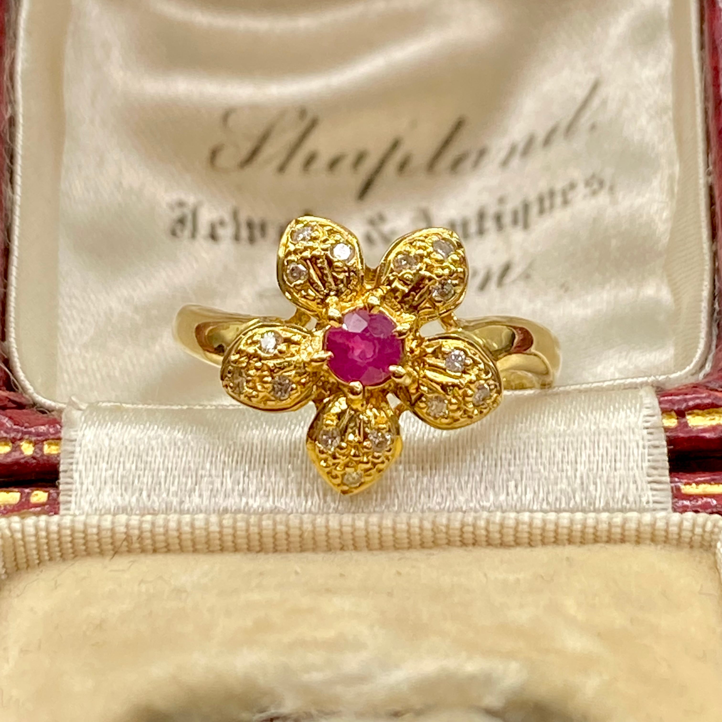 日本の作品】昭和レトロ デザインリング K18 ルビー ダイヤモンド 小花