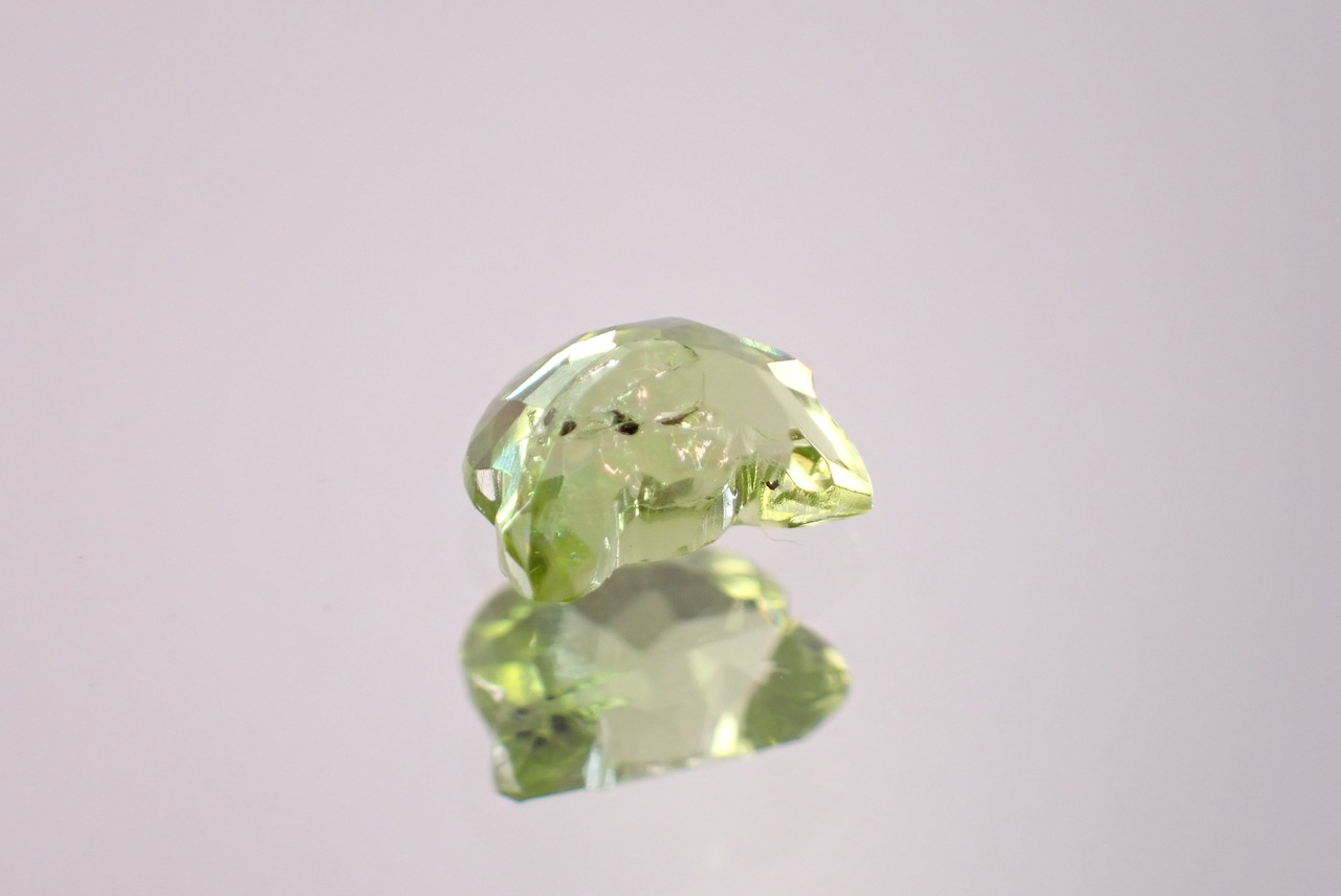 ペリドット(猫カット)　0.80ct　[D2-422]