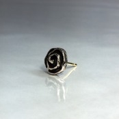 ROSETTE STUD PINK SILVER / ロゼットピアス ピンクシルバー