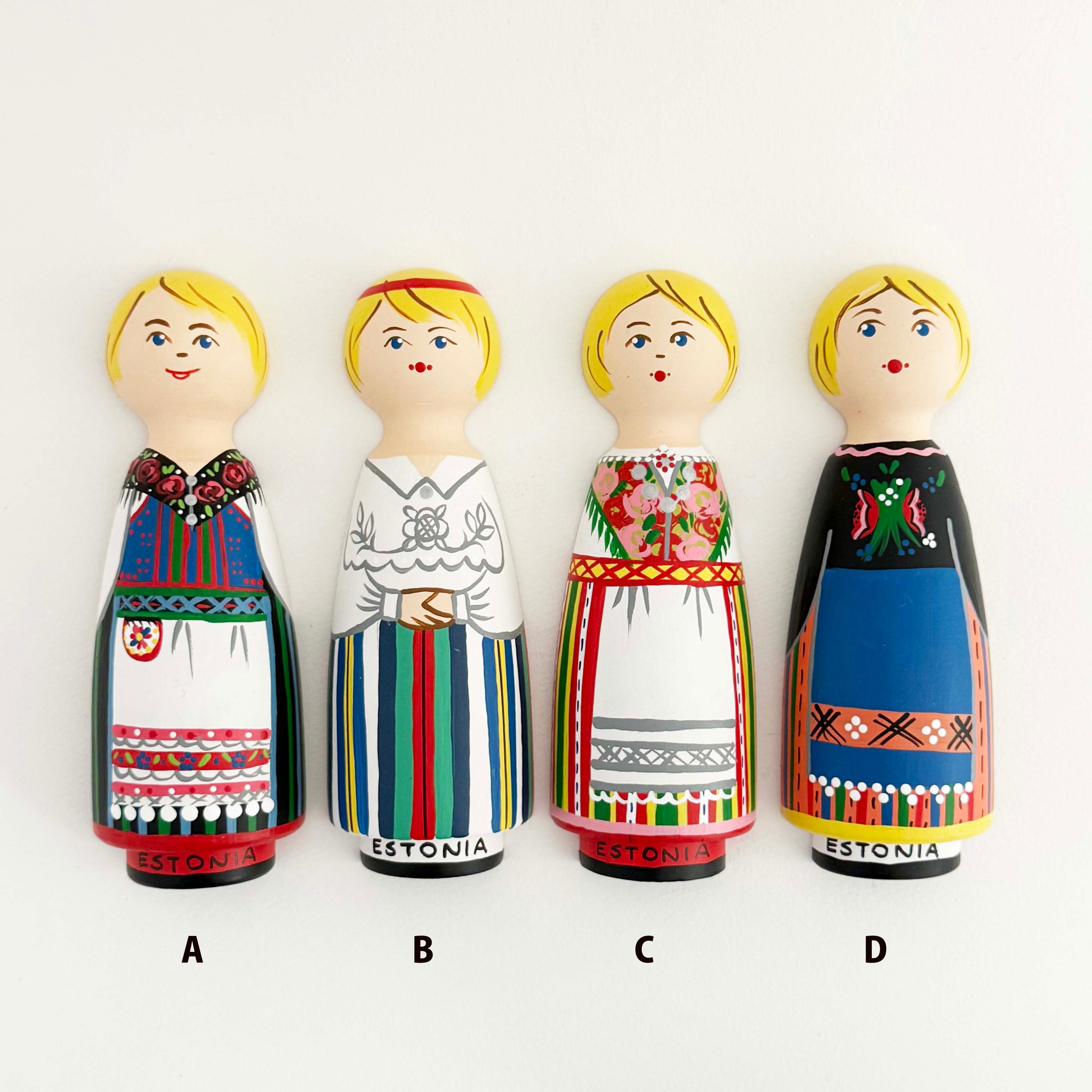 エストニアの壁かけ木人形