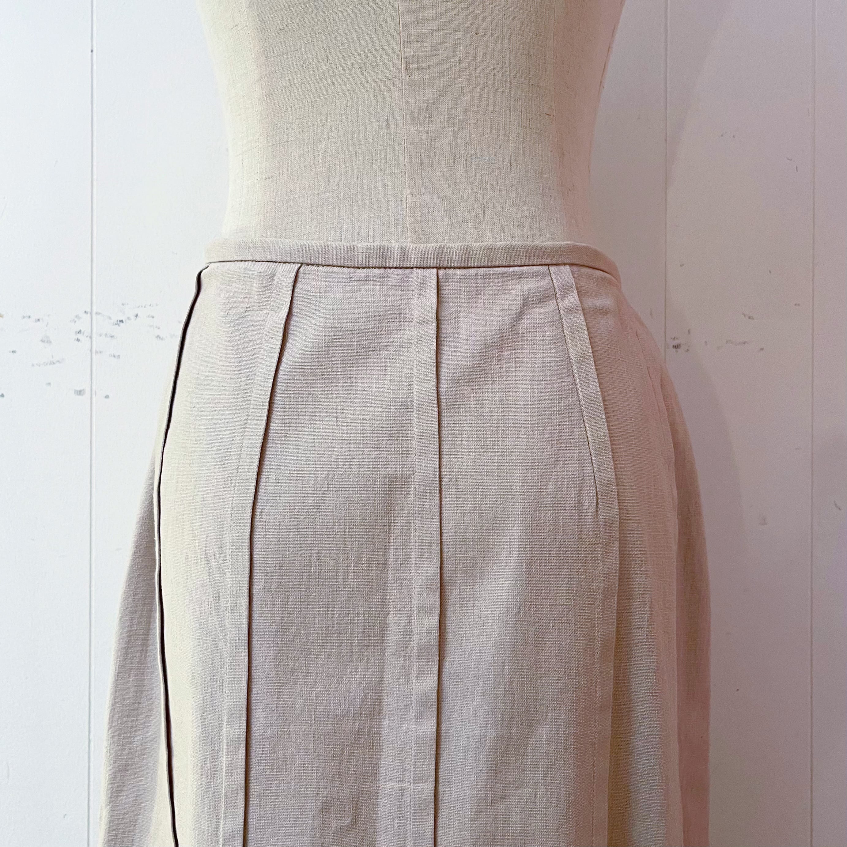 beige pleats side slit long skirt