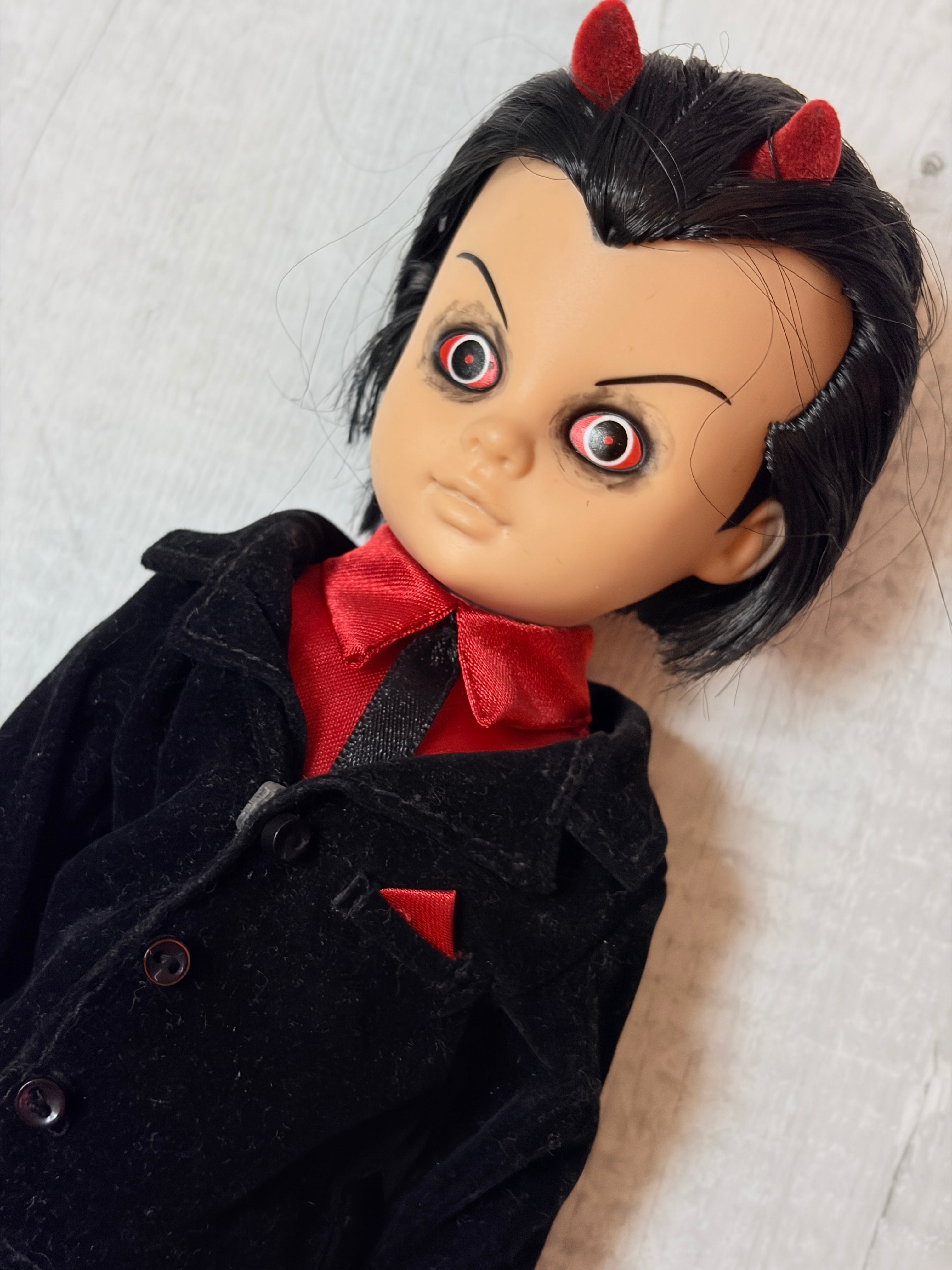 Living Dead Dolls Series 2 Lou Sapphire ※本体のみ