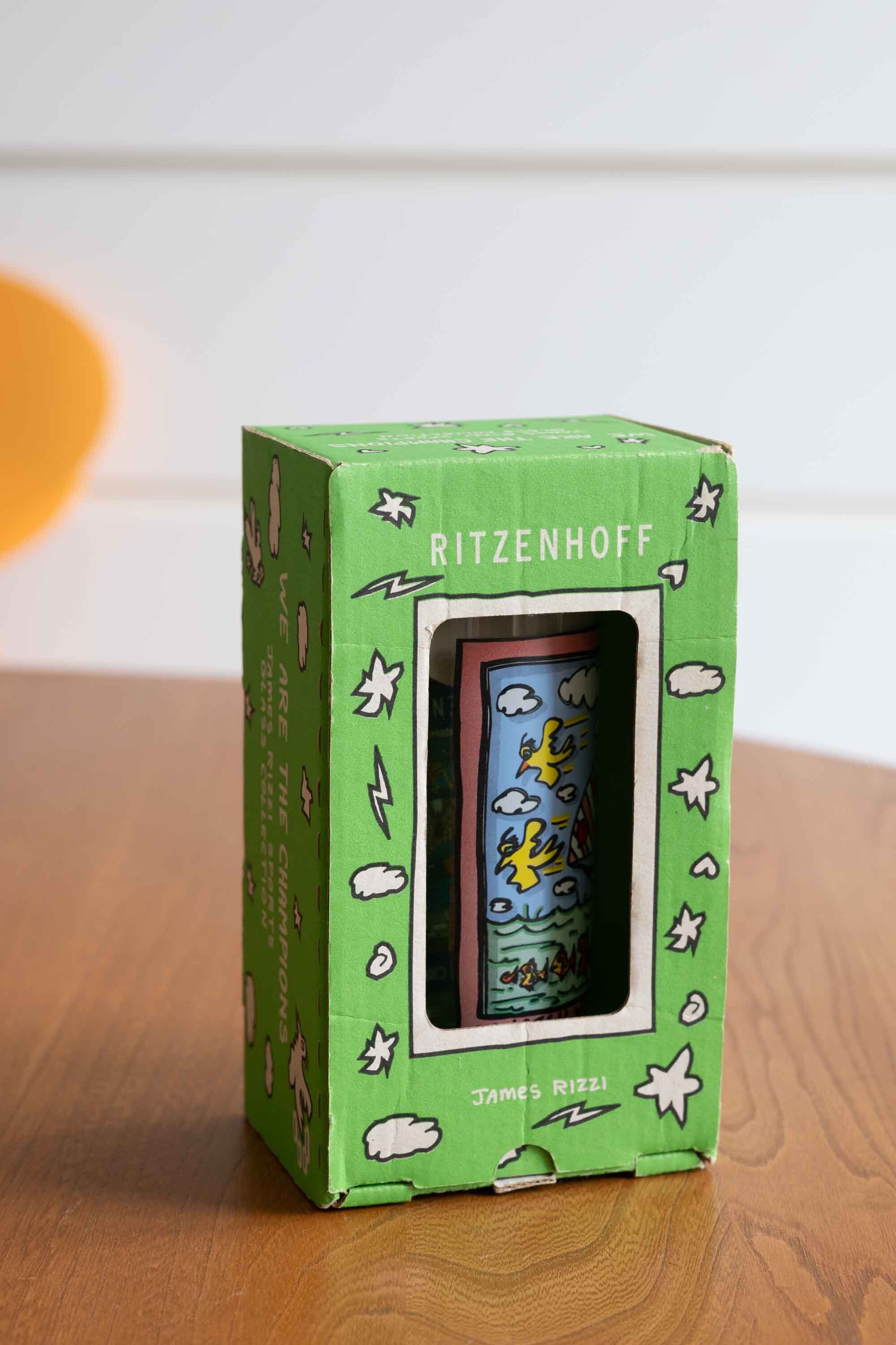 ジェームス・リジィ  James Rizzi  Milk Glass  “Watch your back”