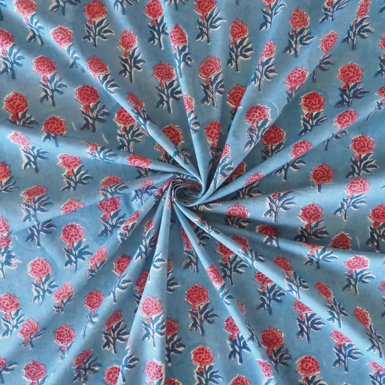 ブロックプリント生地【50cm単位】インド綿 miniローズ柄 水色×ローズピンク #49410-BL1