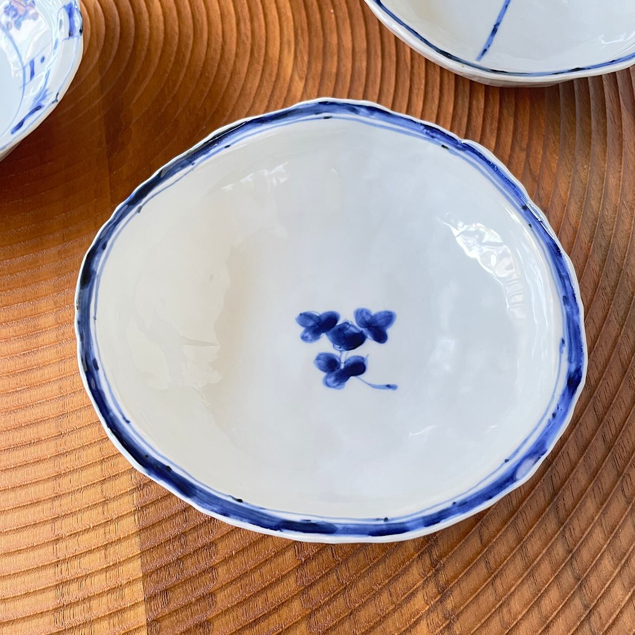 松尾貞一郎 ｜ やわらか浅鉢 約16cm（染付渕線見込み草花）貞土窯