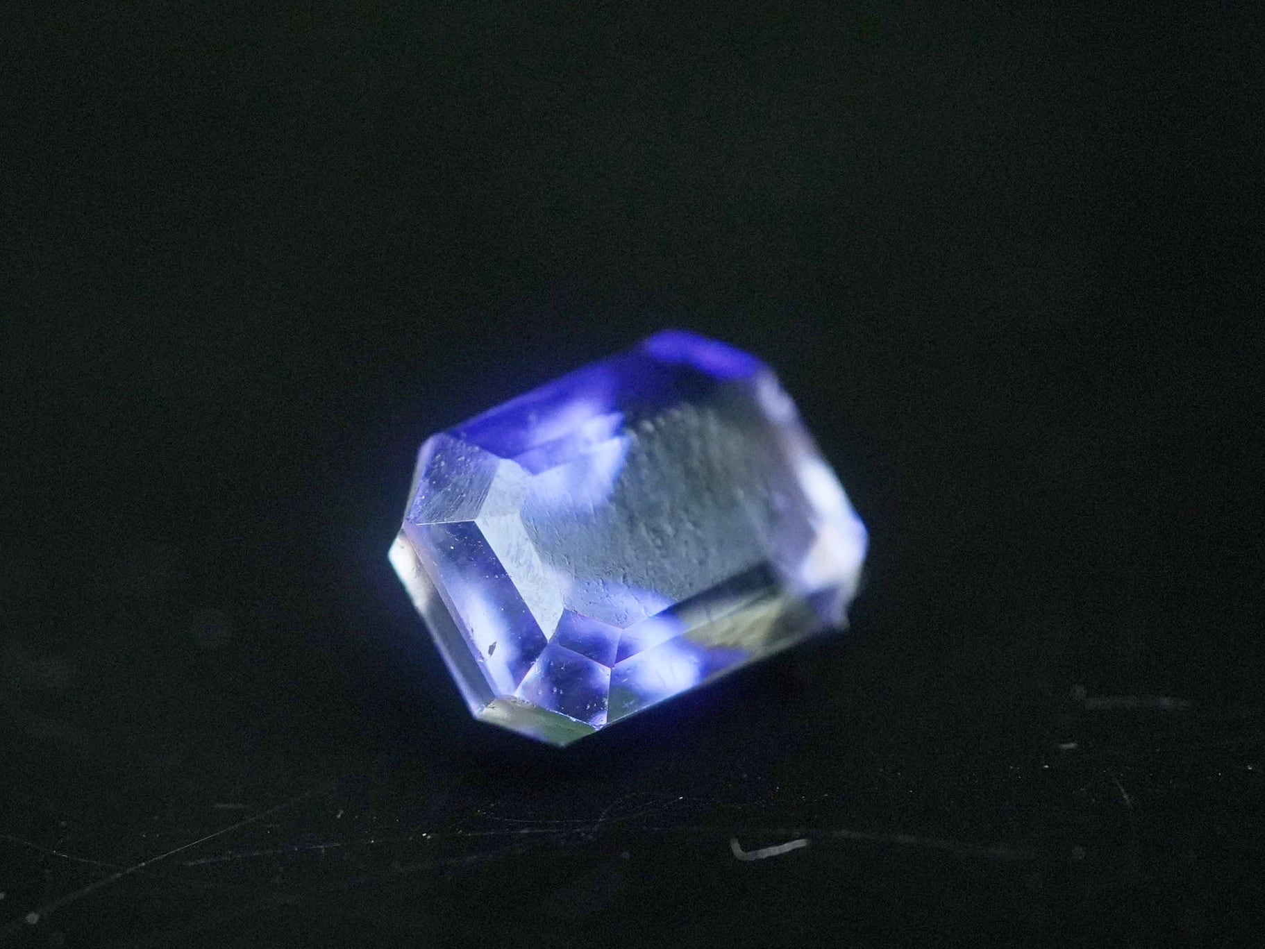 目覚めの藍色 高品質 アイオライト s1396 | Funky garuda Stone