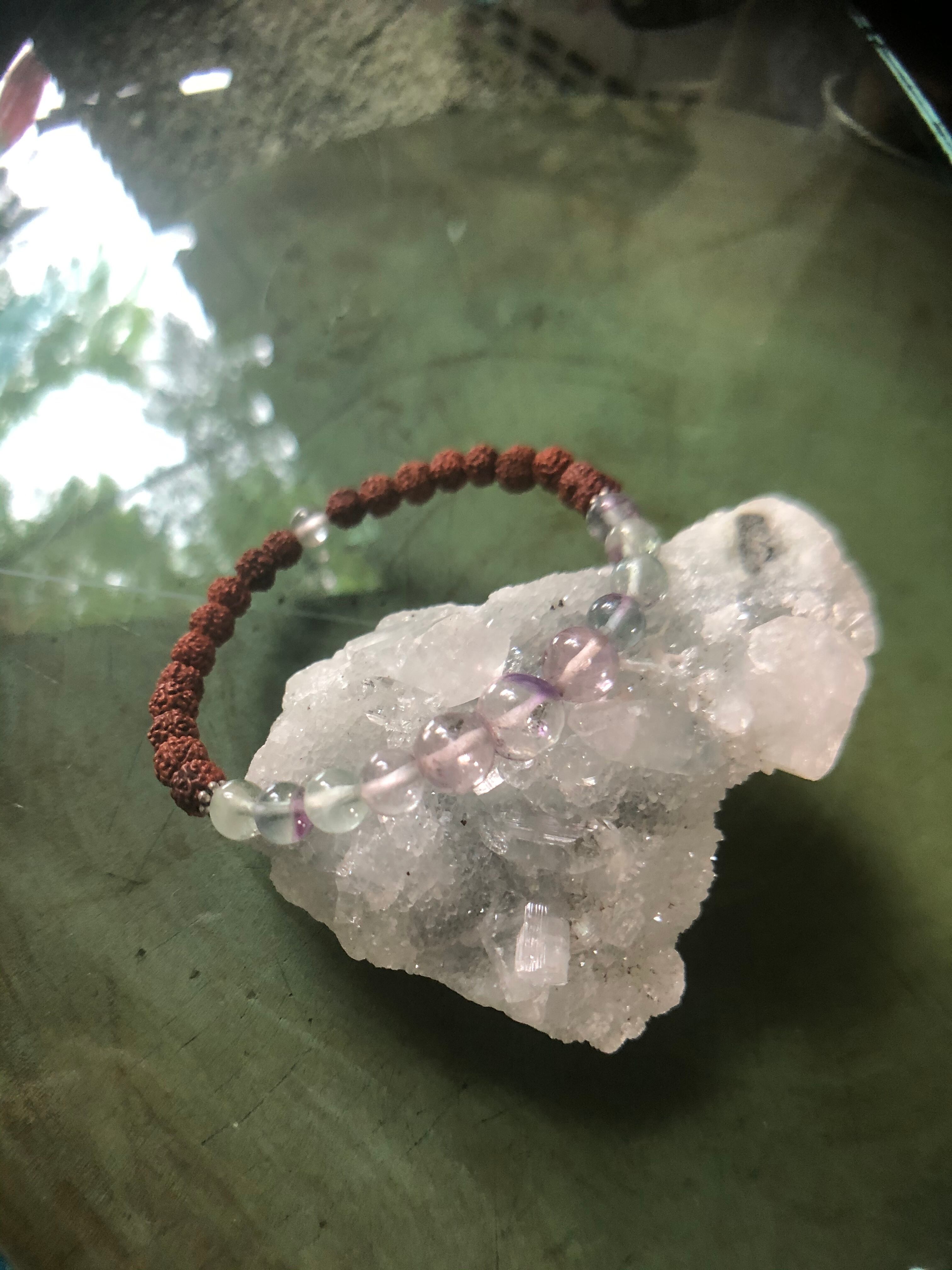 フローライト | Funky garuda Stone (ファンキー・ガルーダ・ストーン