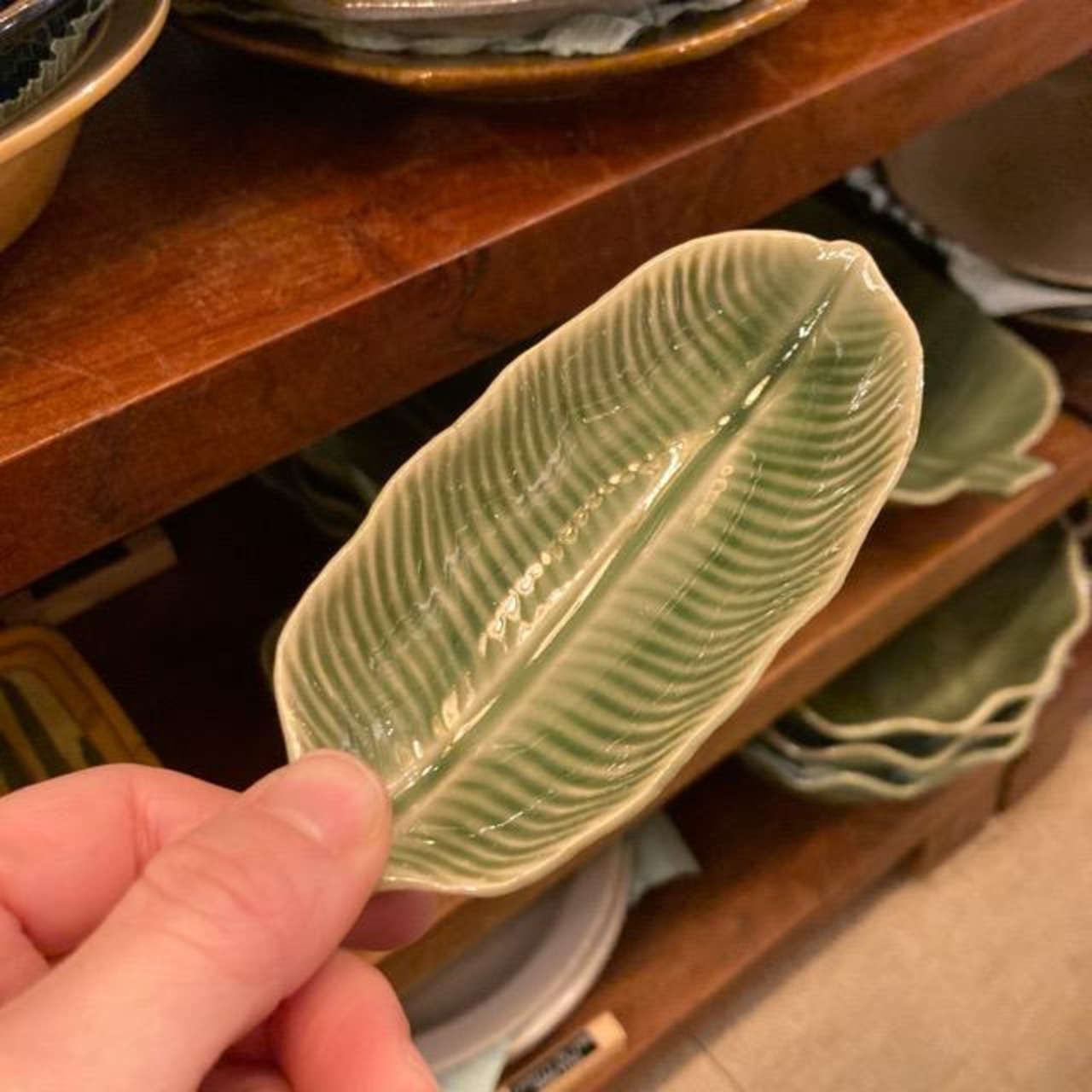 タイ　バナナリーフトレイ　S　タイ料理　アジアン料理　民芸品　豆皿　陶磁器　平皿　長角皿　ナシゴレン　ロコモコ　サラダ